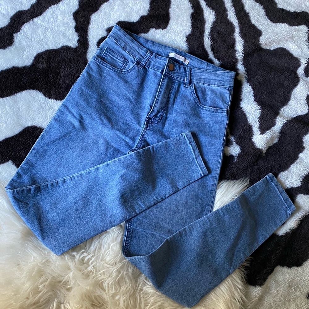 Forever 21 high waisted light wash/ stonewash skinny jeans size 26